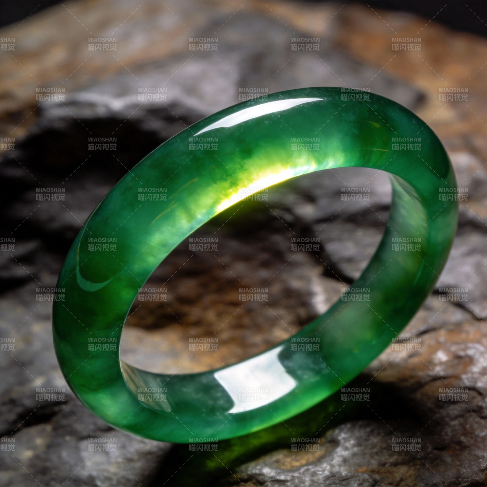 翠绿玉镯 温润光泽图片