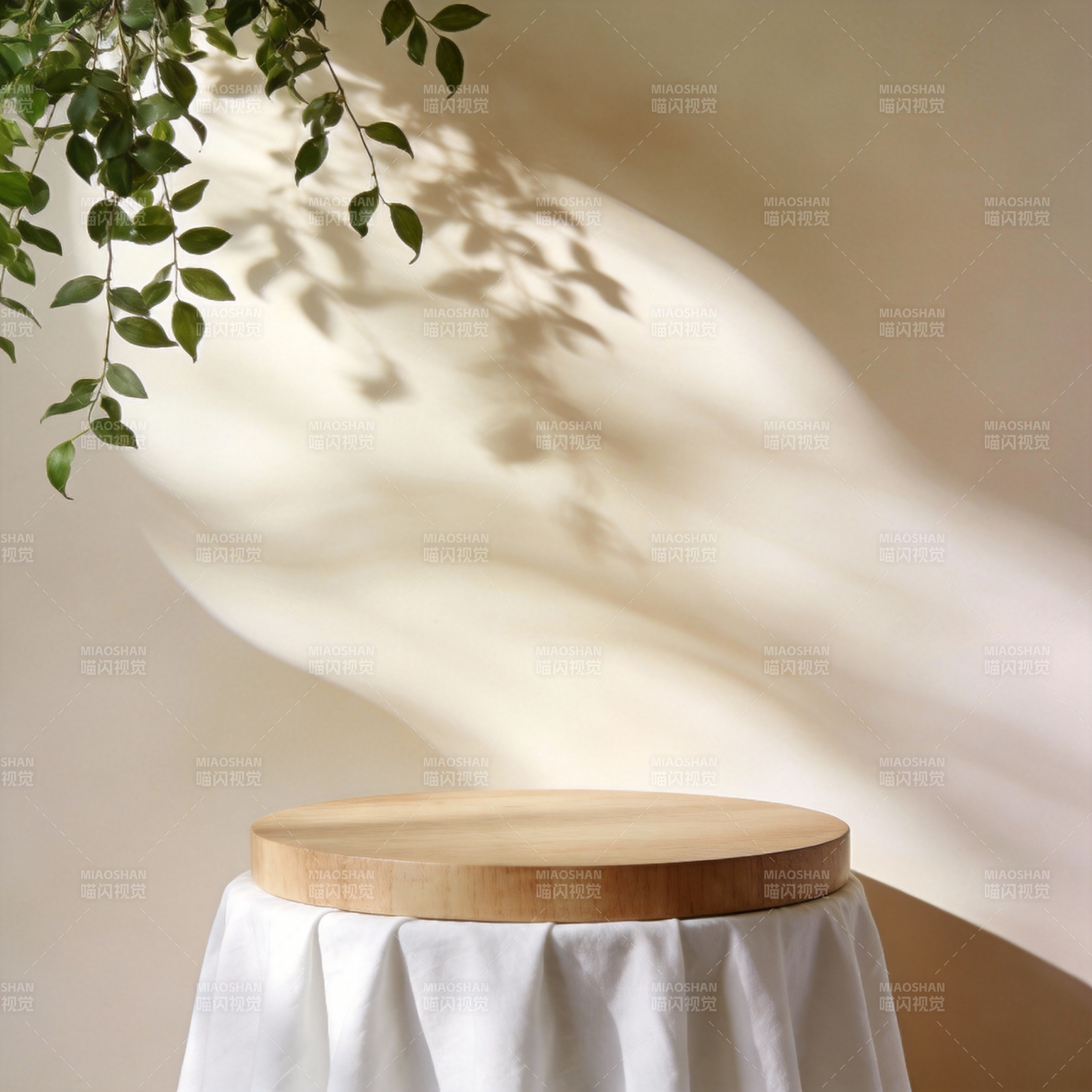 光影下的静谧角落图片