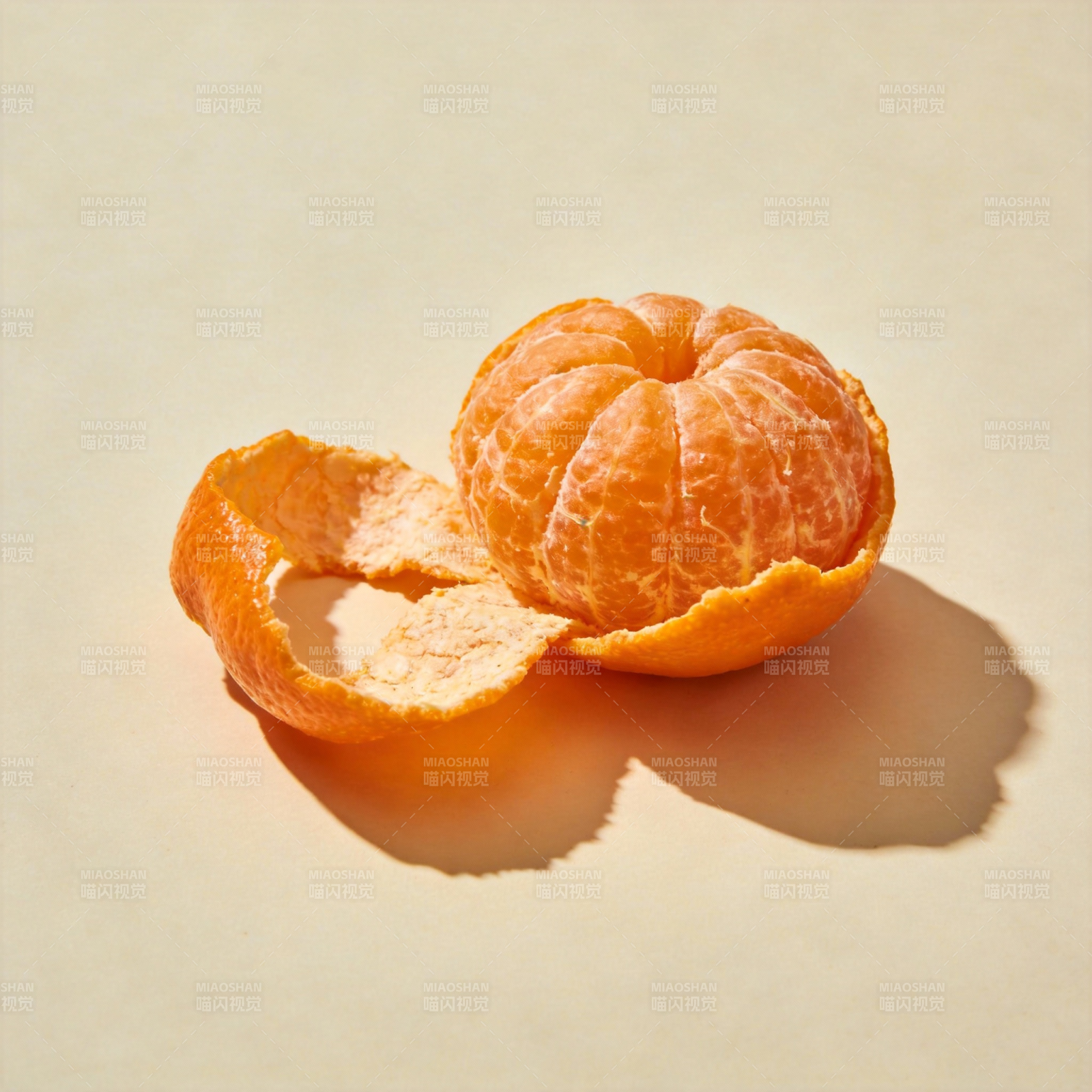 剥皮的橘子图片