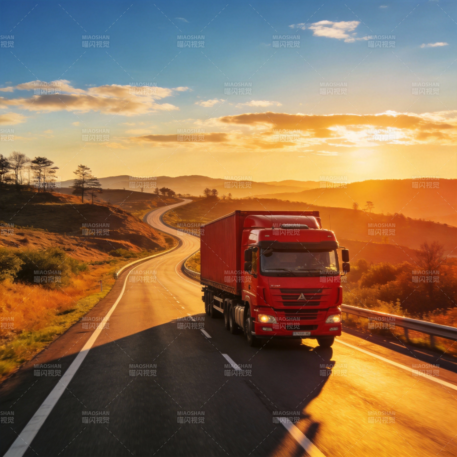 夕阳下的红色卡车图片