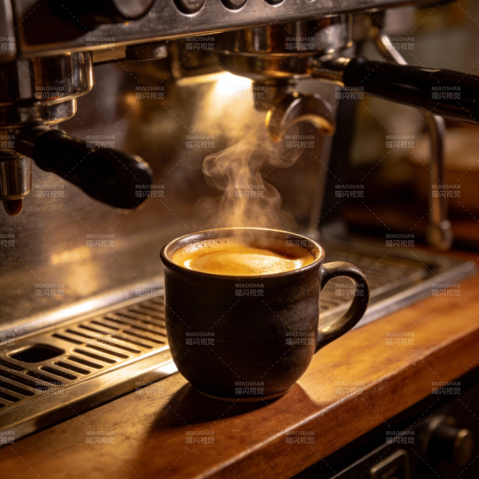 咖啡香浓 热气腾腾图片