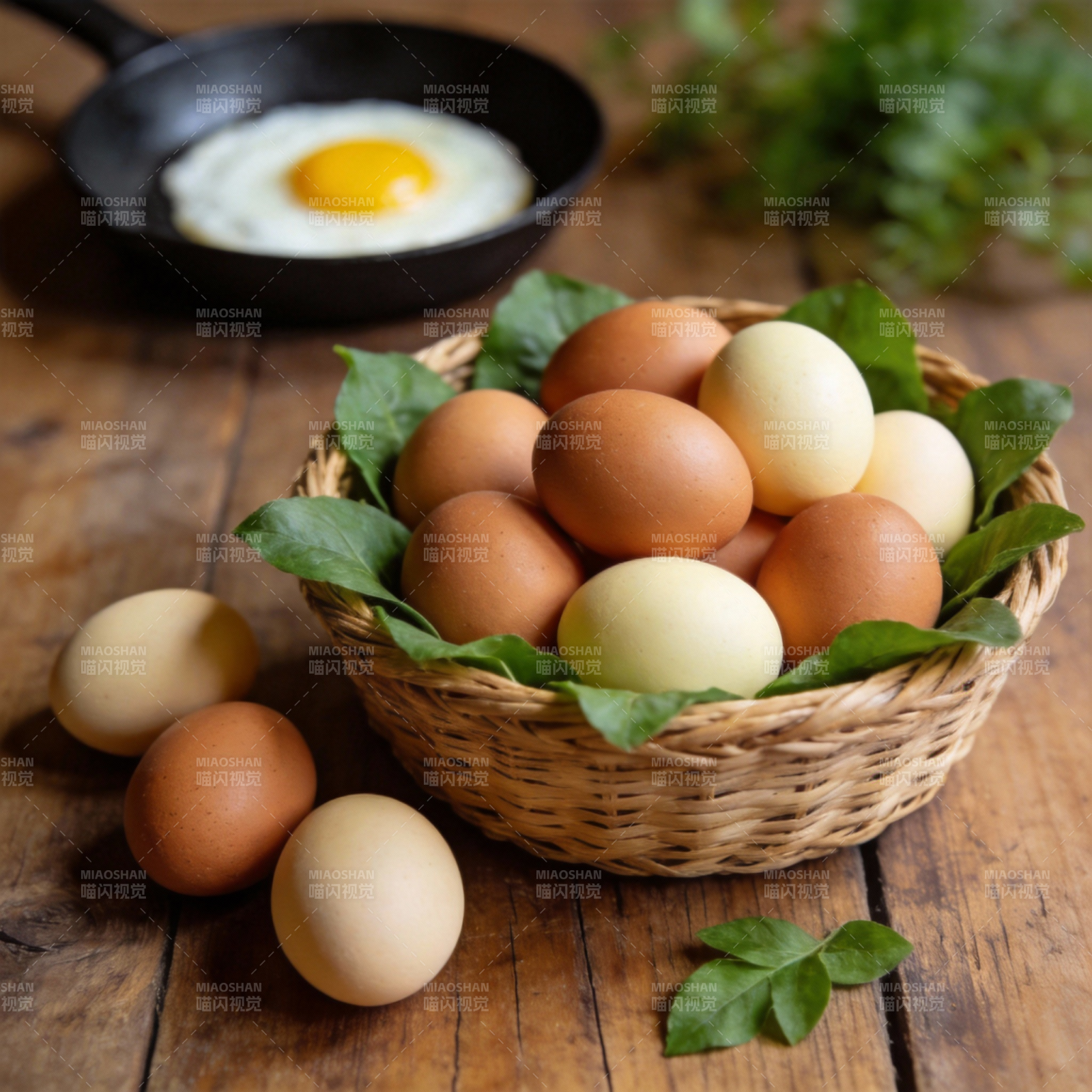 新鲜鸡蛋与煎蛋图片