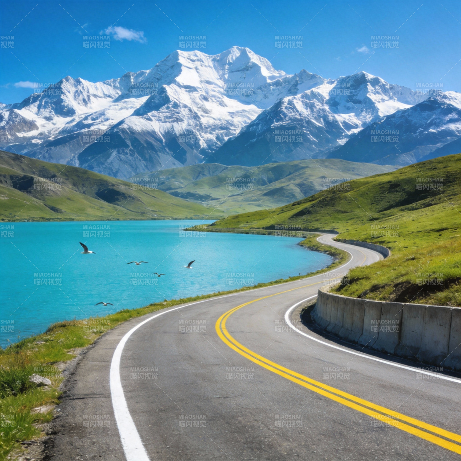 雪山湖畔公路图片