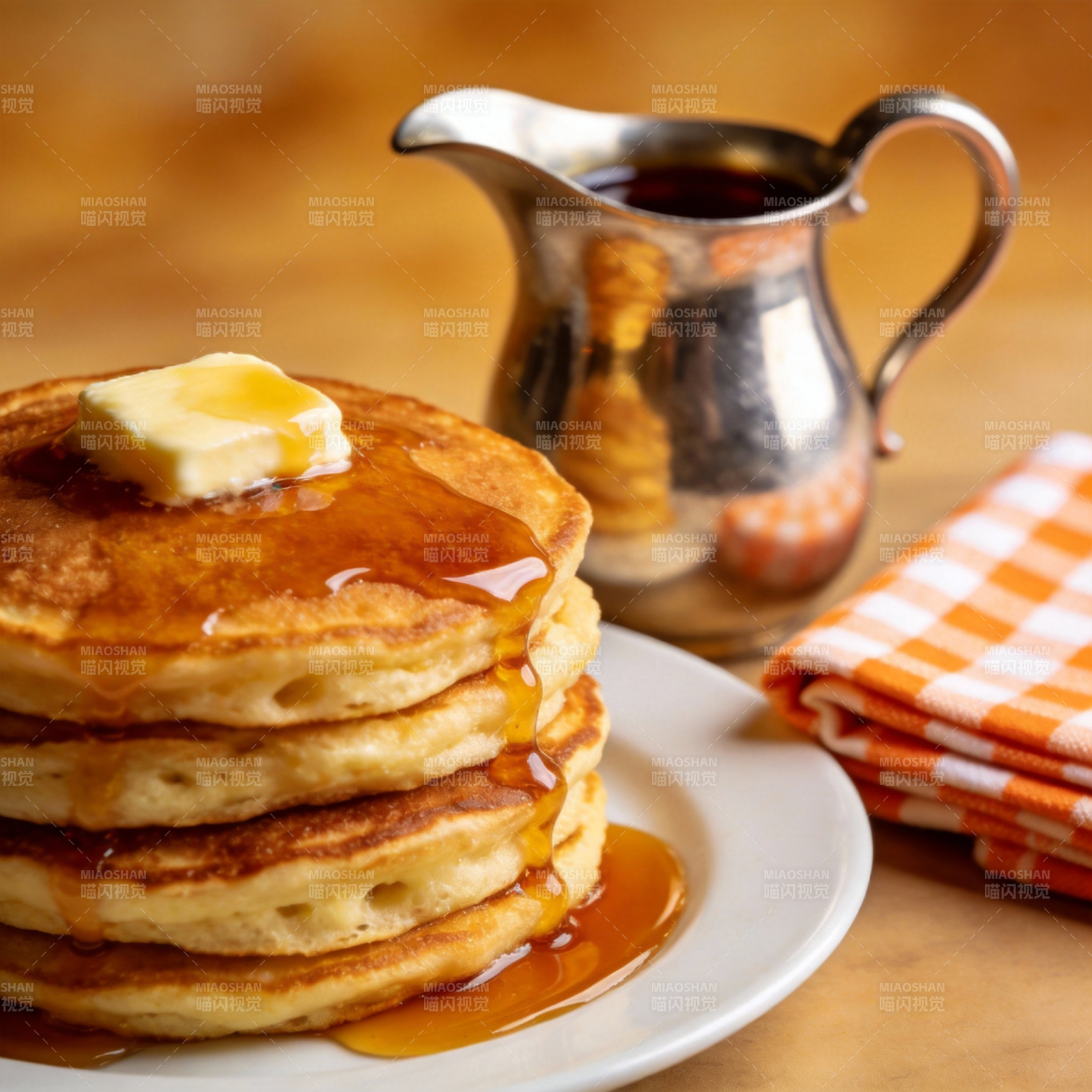 香甜松饼配枫糖浆图片
