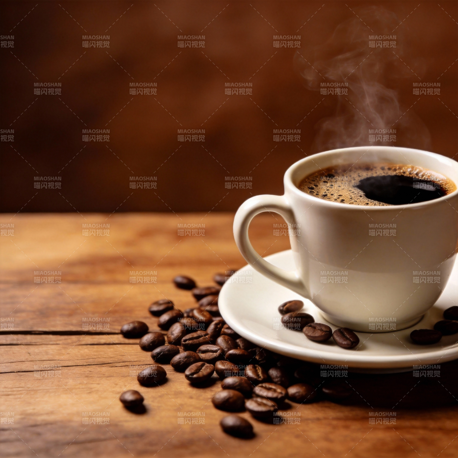 热咖啡与咖啡豆图片