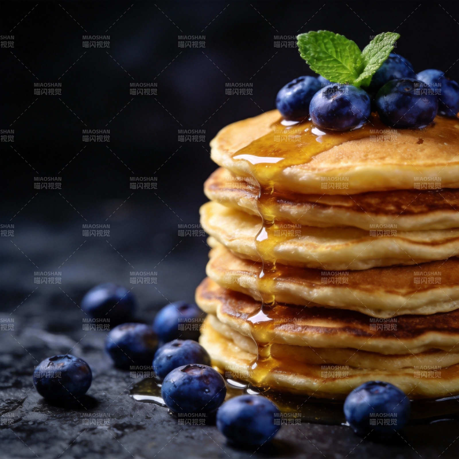 蓝莓煎饼淋蜂蜜图片