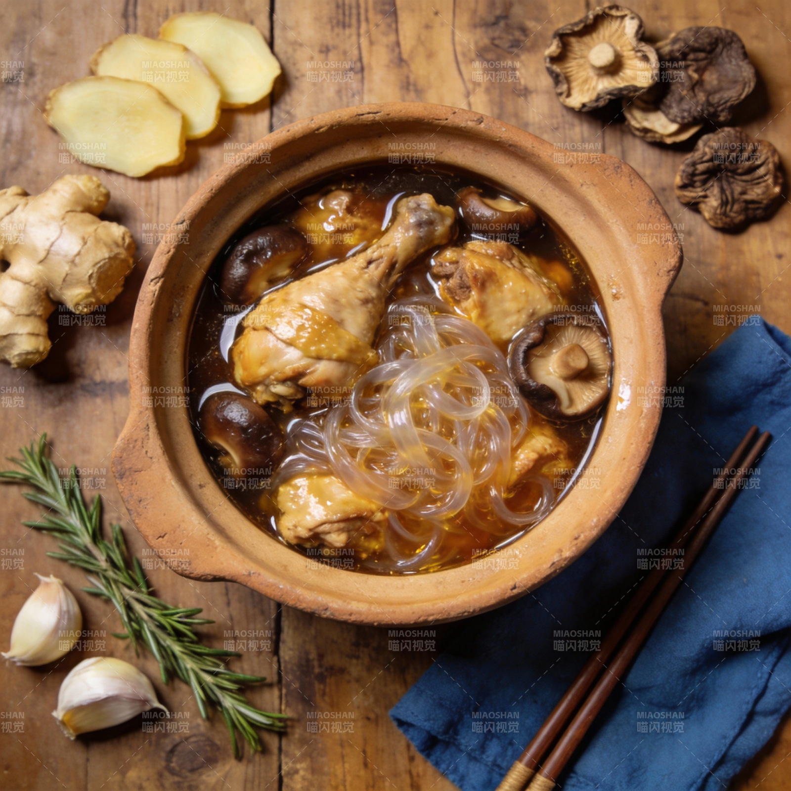鸡腿炖菌菇汤图片
