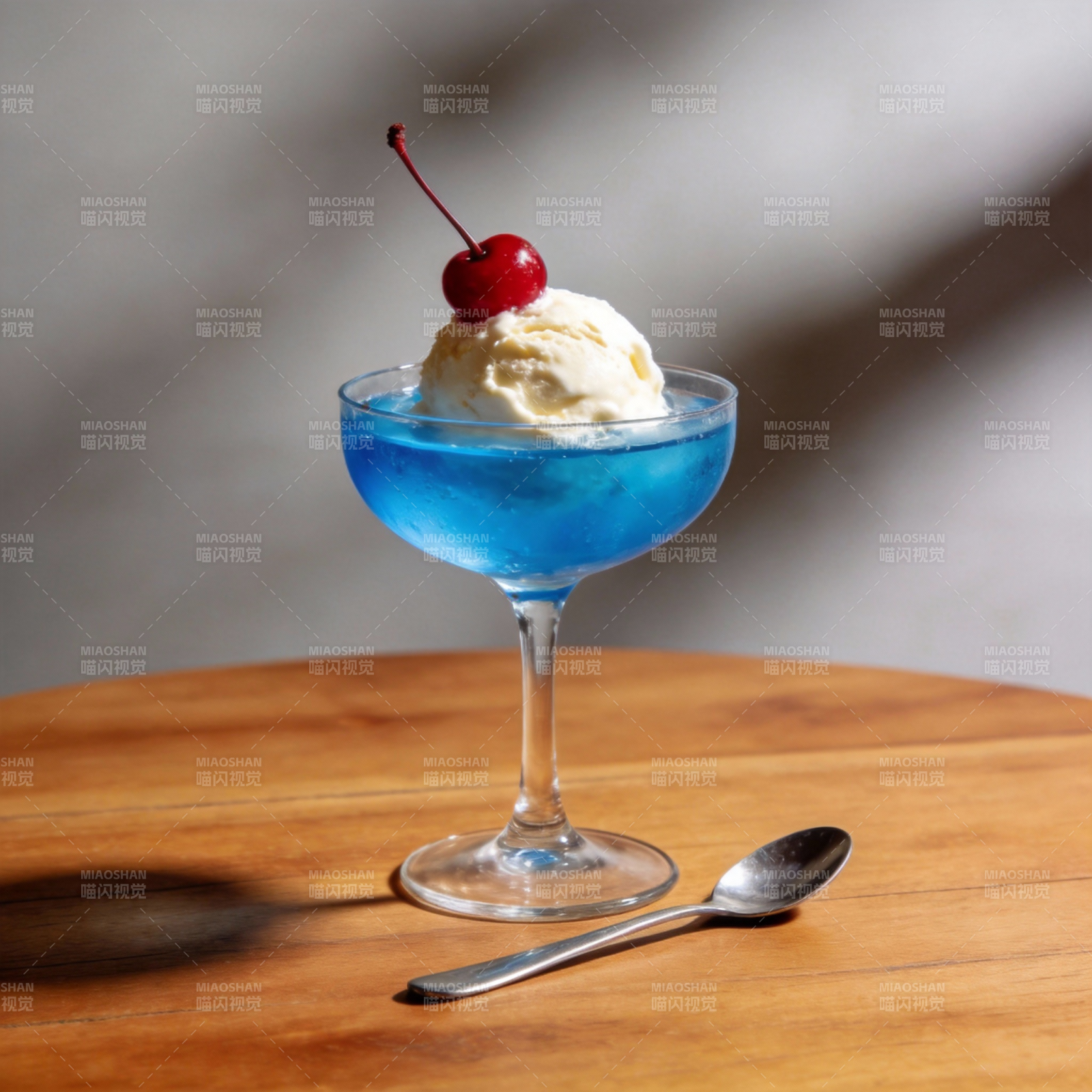 蓝调冰淇淋鸡尾酒图片