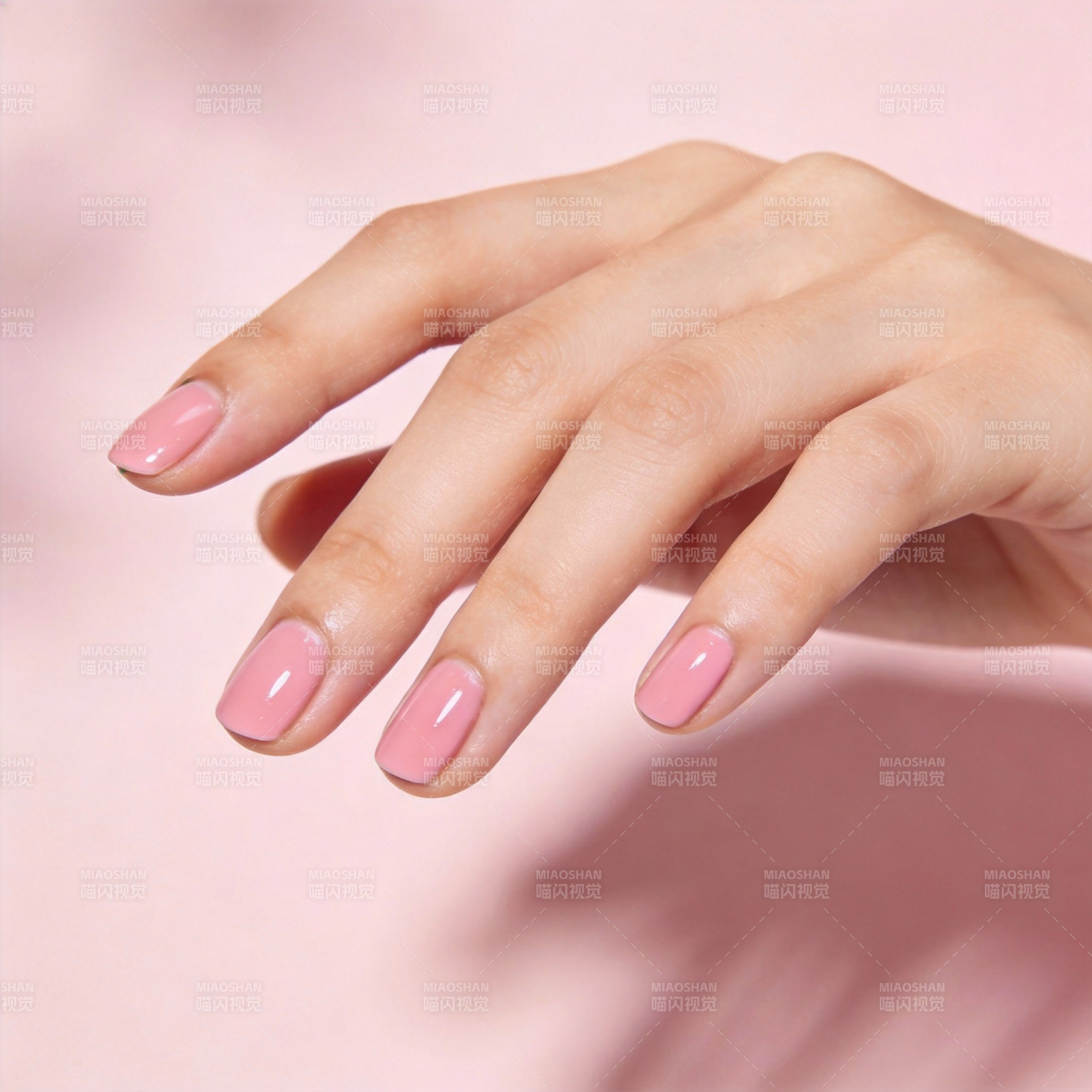 柔美粉嫩美甲图片