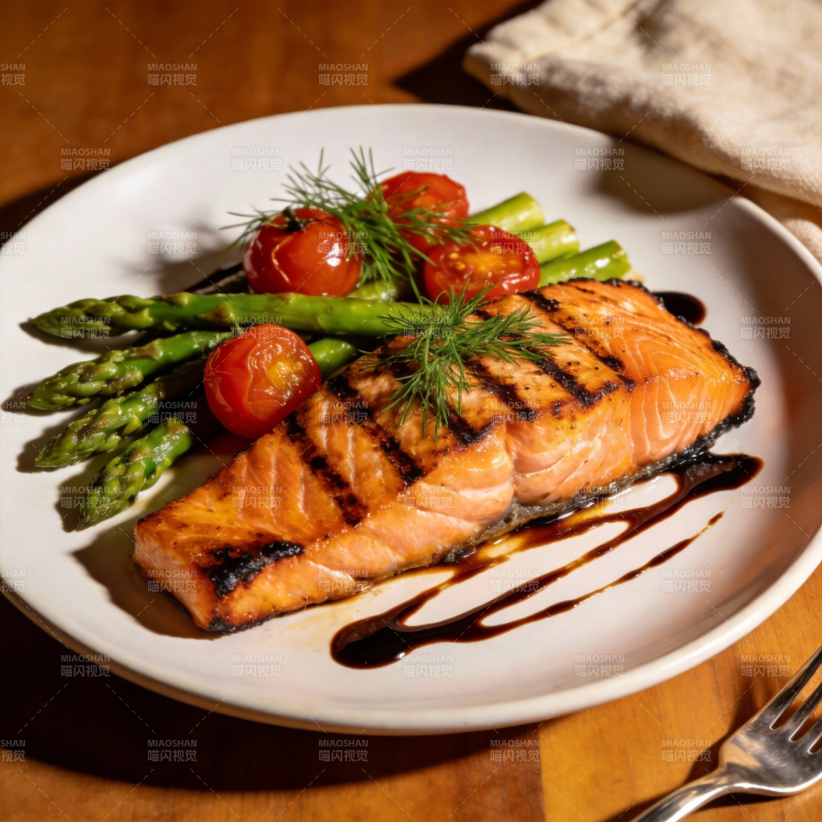 香煎三文鱼配芦笋图片