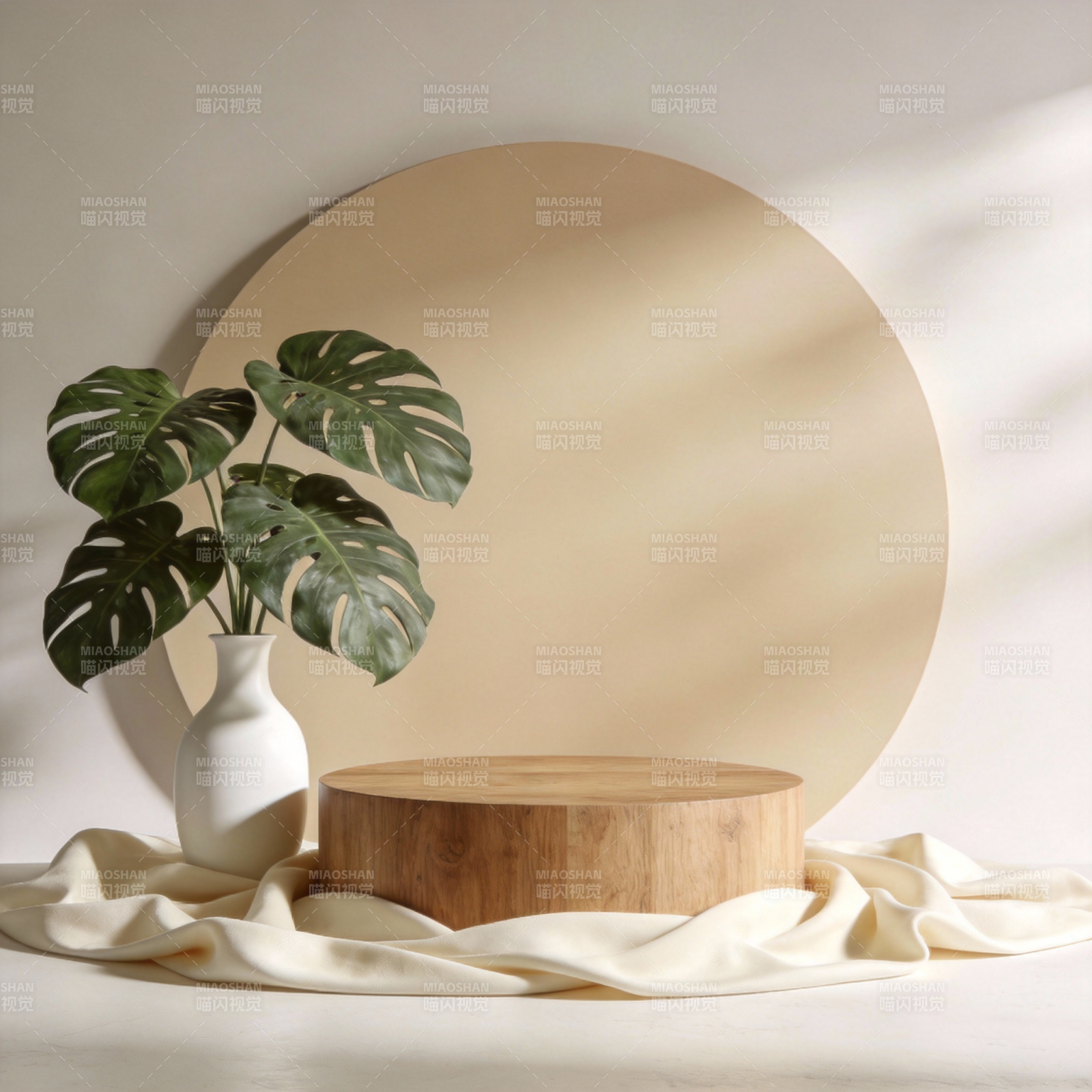 绿植与木质圆台图片