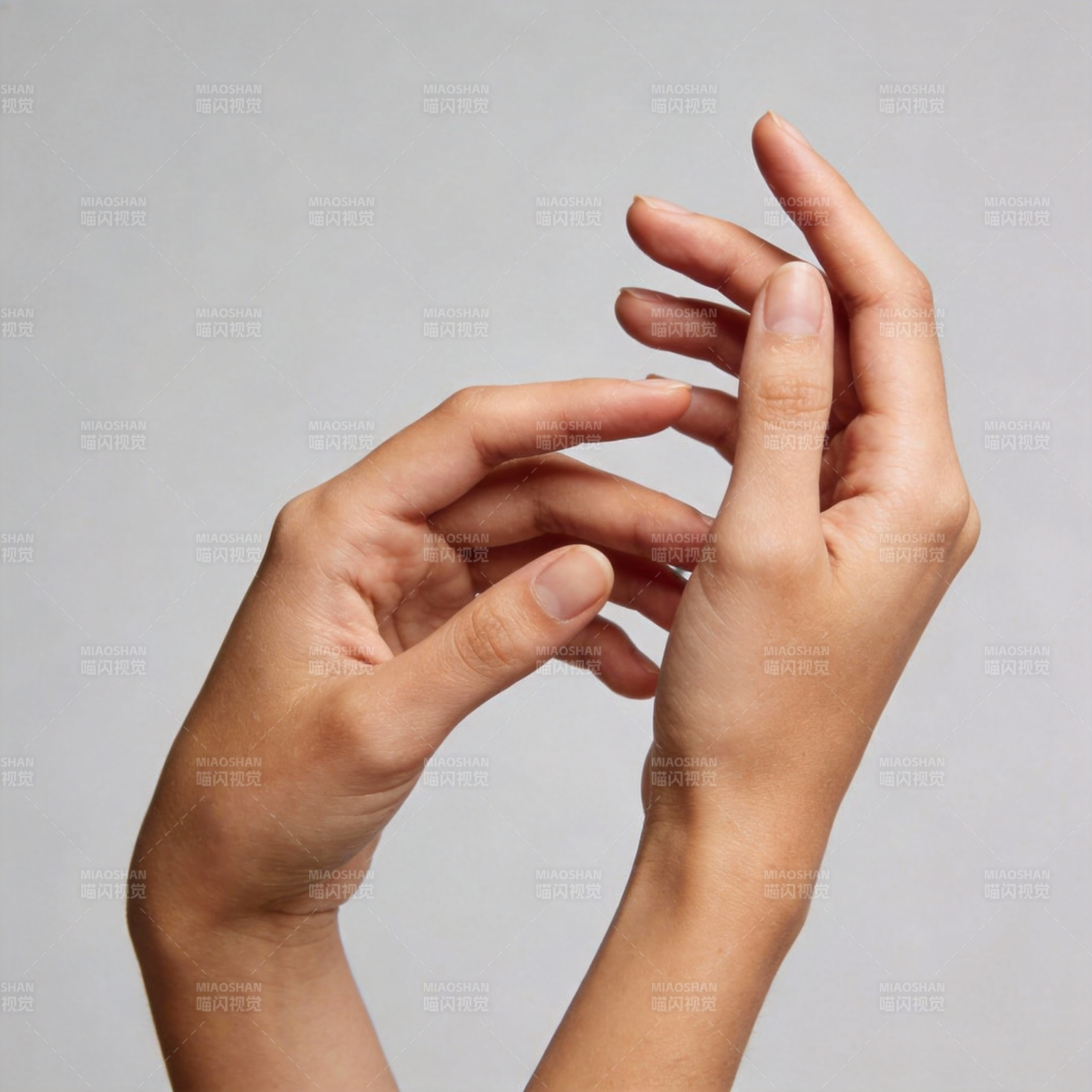 双手轻触 优雅瞬间图片