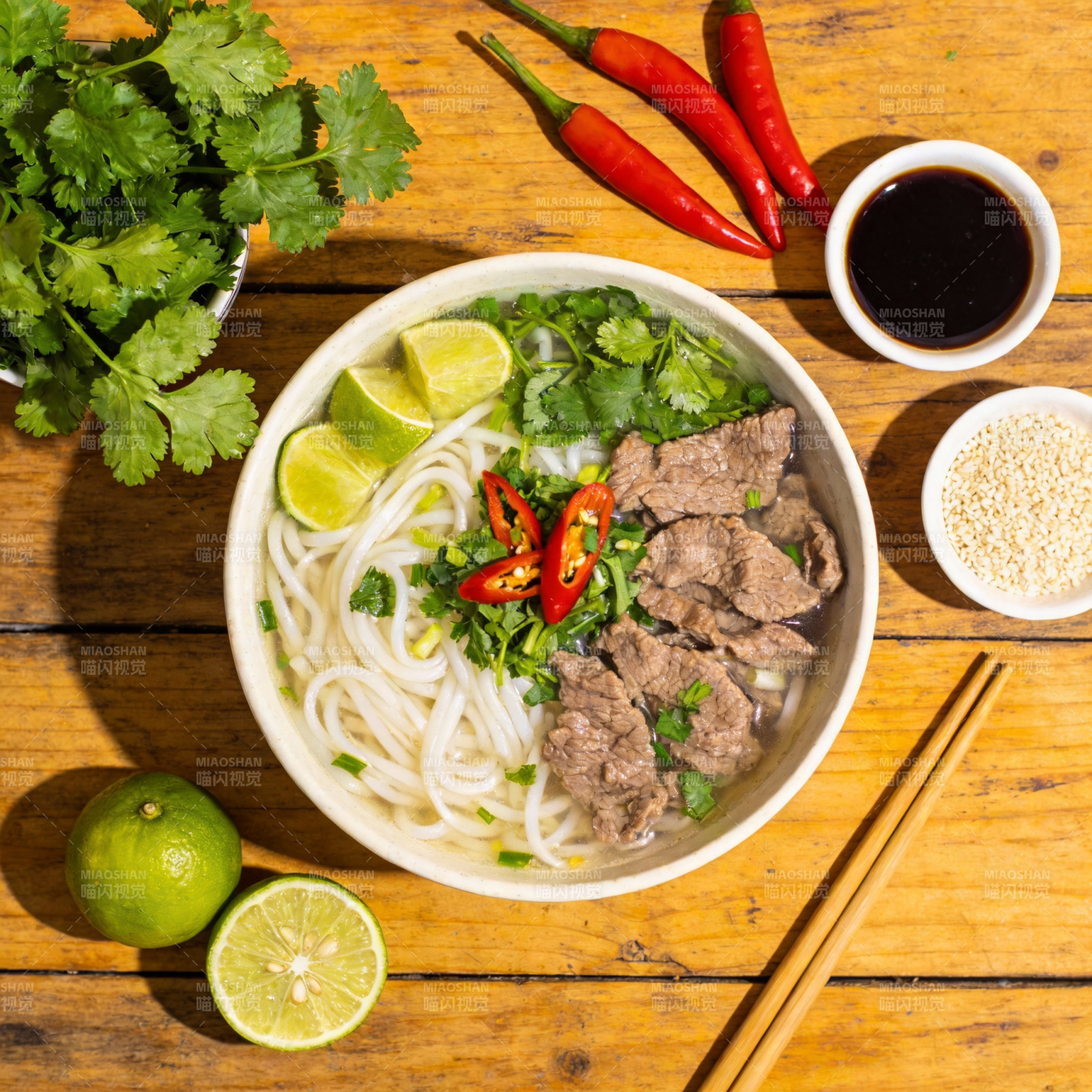 越南牛肉河粉图片