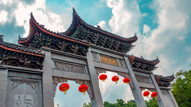 古色古香的牌坊-华岩寺图片