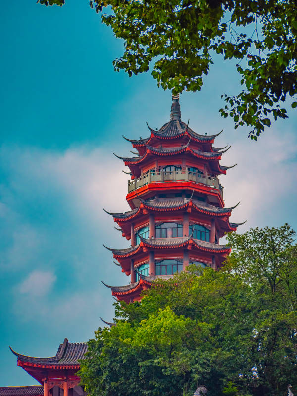 古塔映蓝天-华岩寺图片