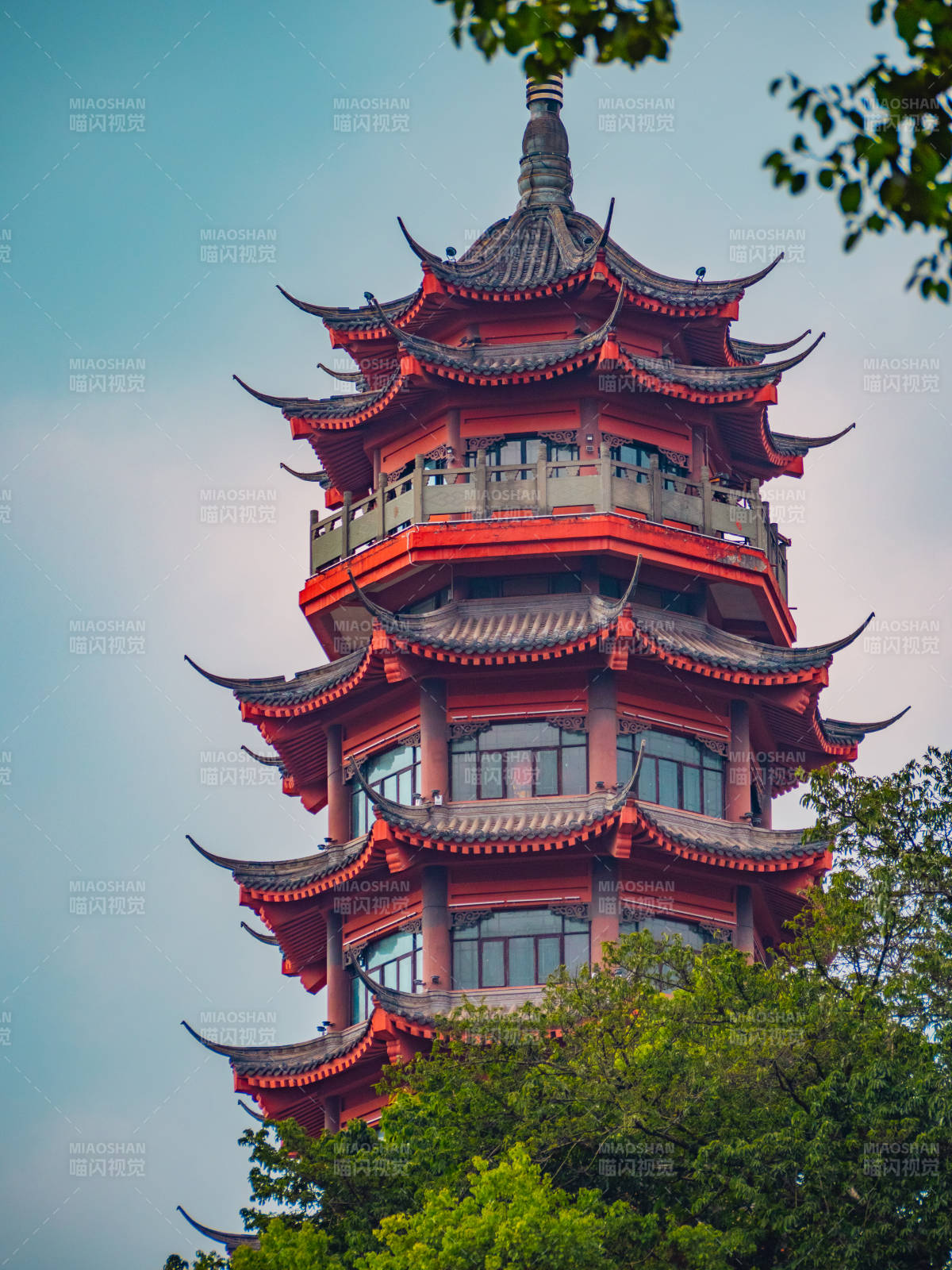 红塔映绿树-华岩寺图片