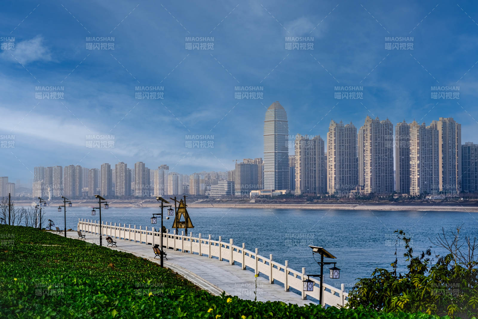 宜昌点军区艾家镇城市湖畔风光图片