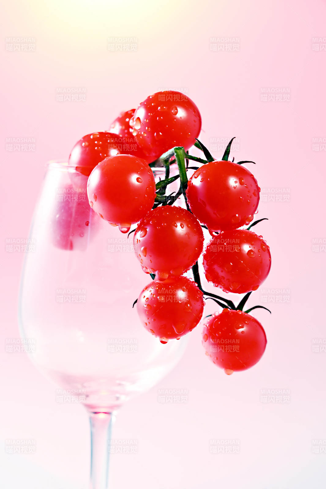 串收樱桃番茄特写图片