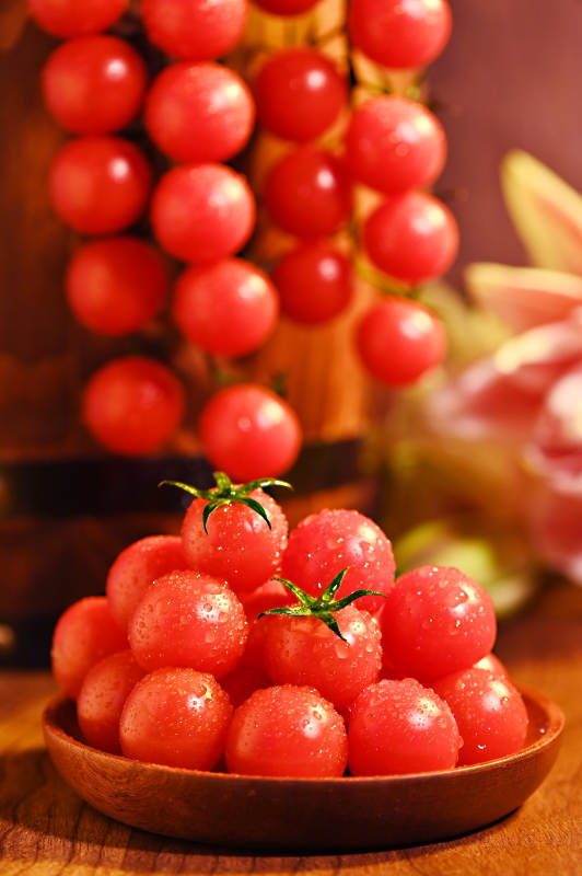 串收樱桃番茄特写图片