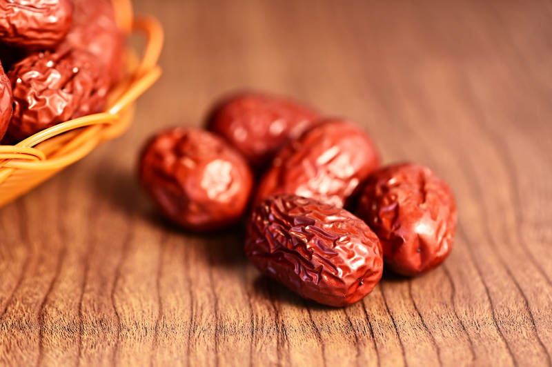 可干吃泡茶煲汤煮粥健康营养的红枣特写图片