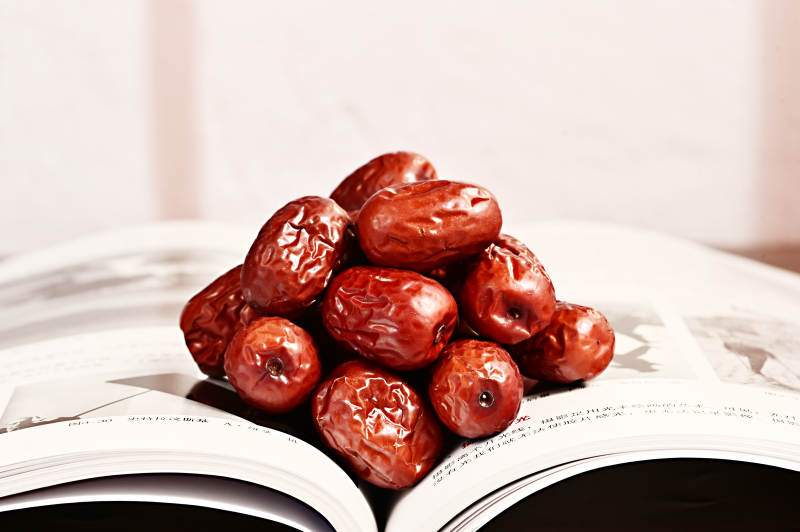 可干吃泡茶煲汤煮粥健康营养的红枣特写图片