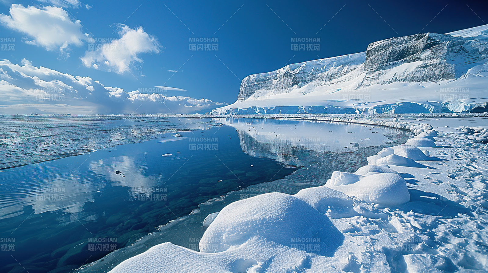 冰川映蓝天图片