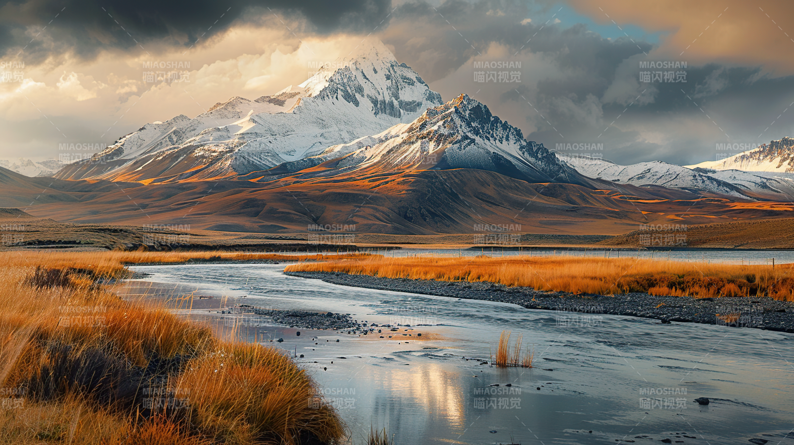 雪山映湖光图片
