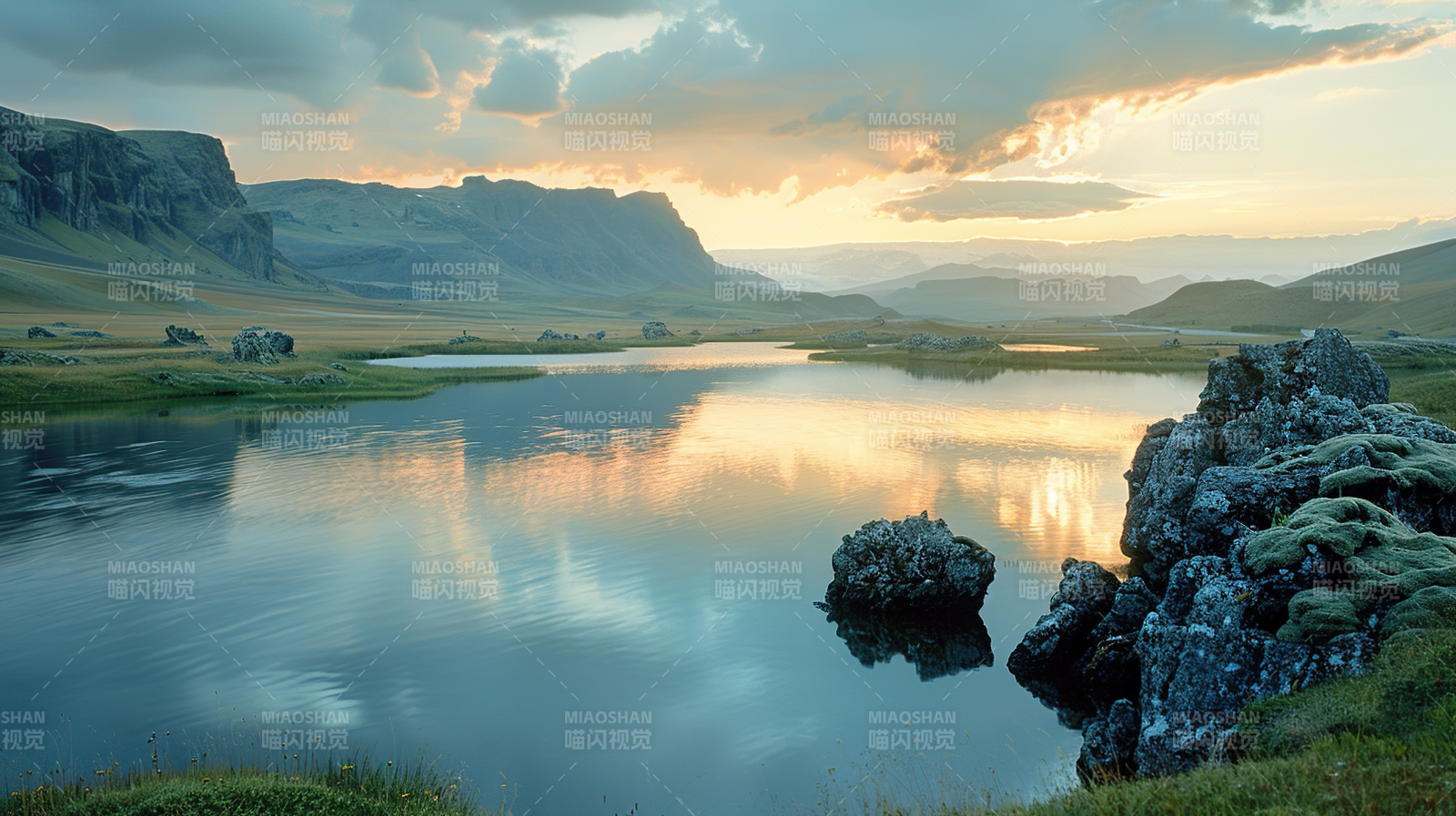 湖光山色映晚霞图片