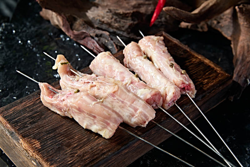 美味烧烤食材藤椒麻辣生腌鸡脖子图片