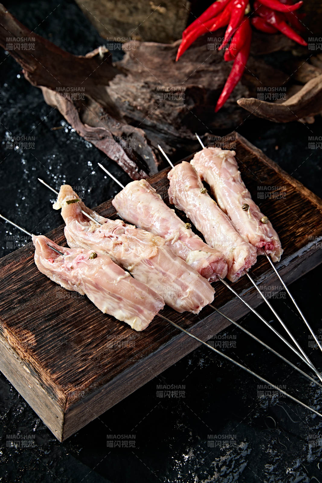 美味烧烤食材藤椒麻辣生腌鸡脖子图片