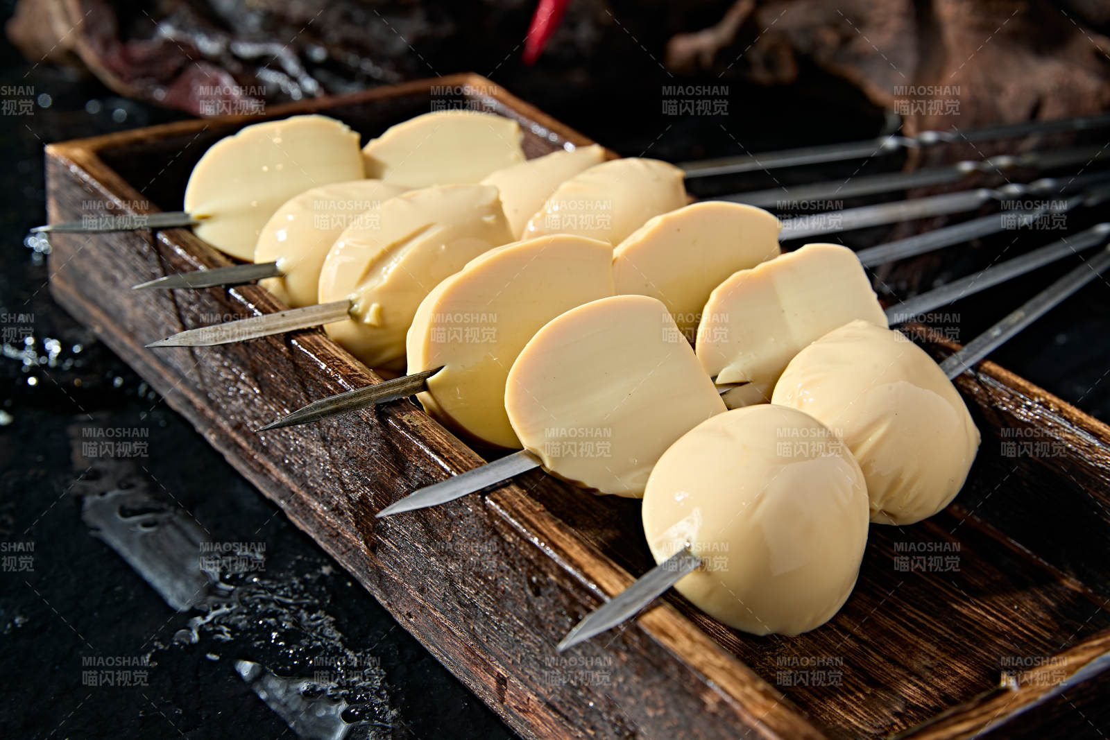 特色烧烤炭烤实蛋图片