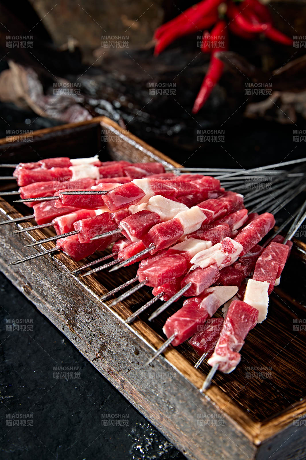 丹东特色烧烤生鲜牛肉串图片