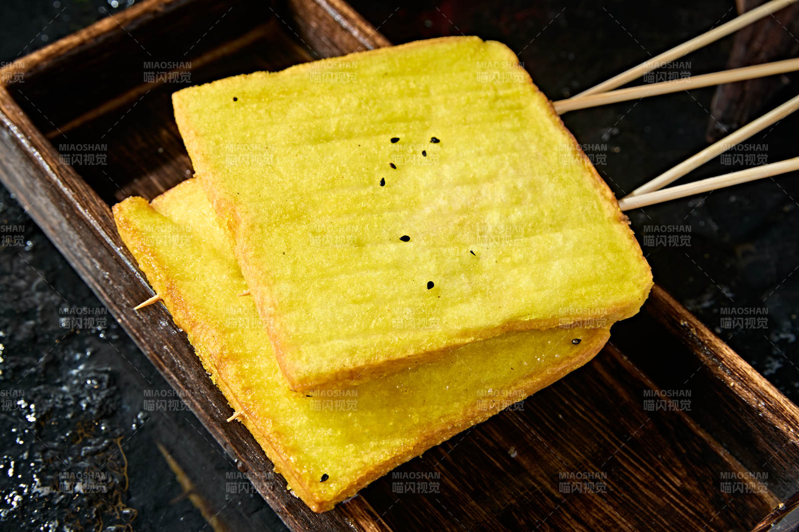 烧烤食材炭烤全麦面包片图片