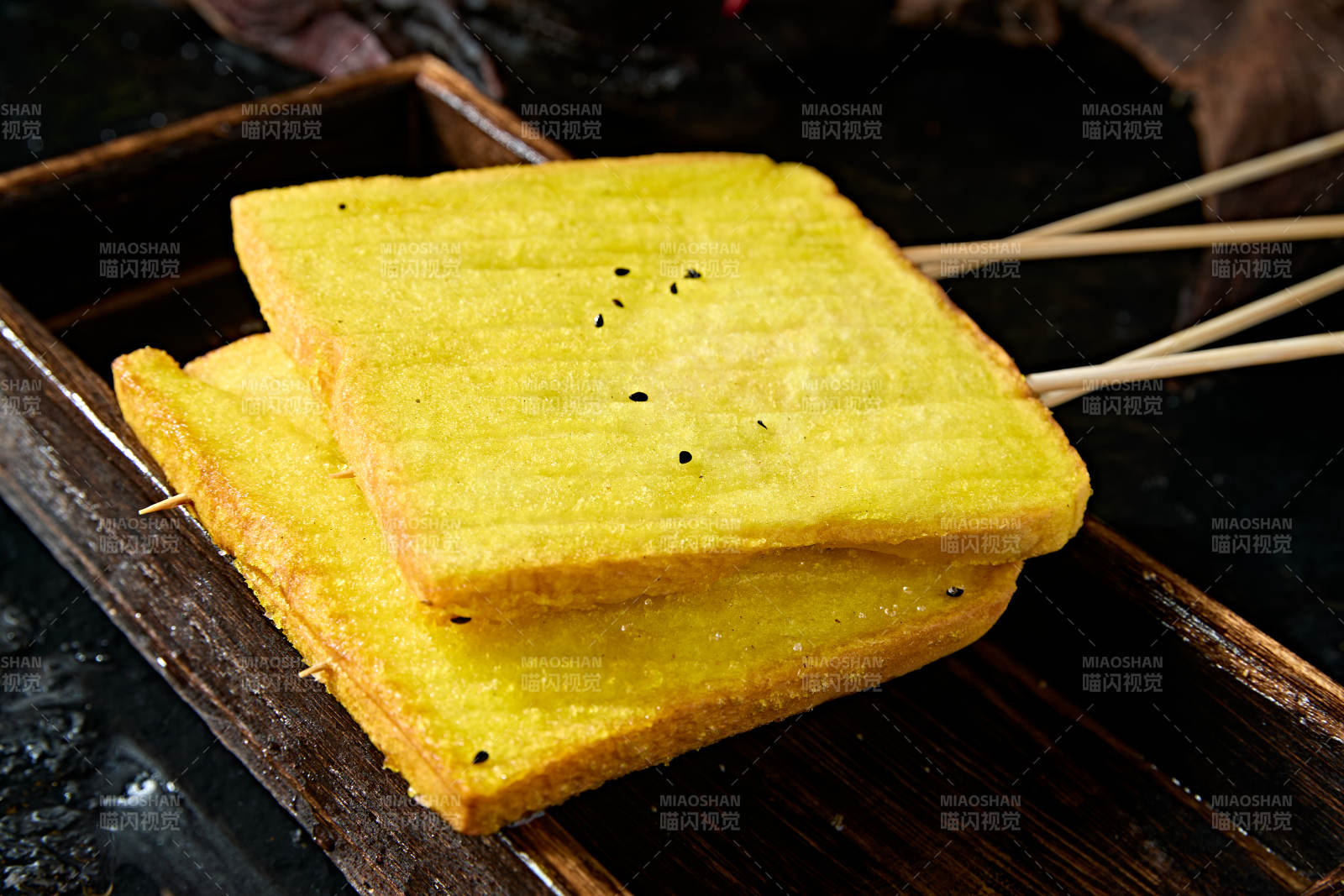 烧烤食材炭烤全麦面包片图片