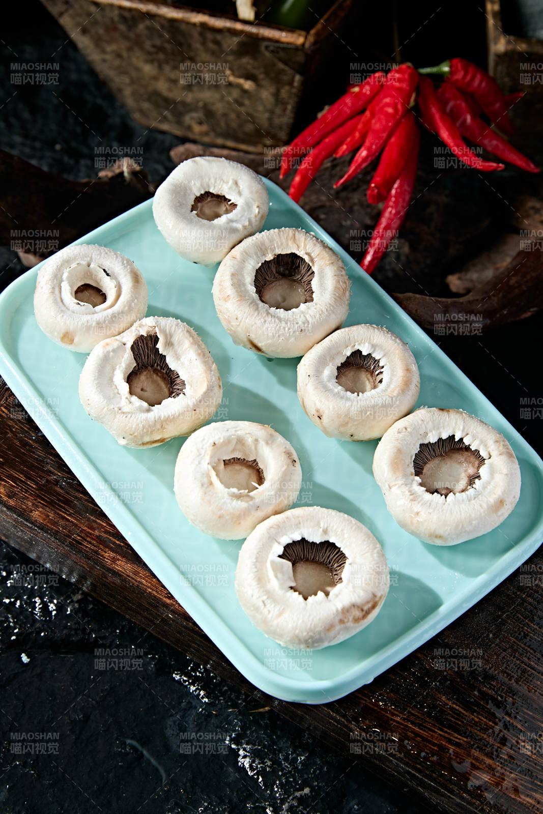 美味烧烤食材炭烤草原白蘑图片