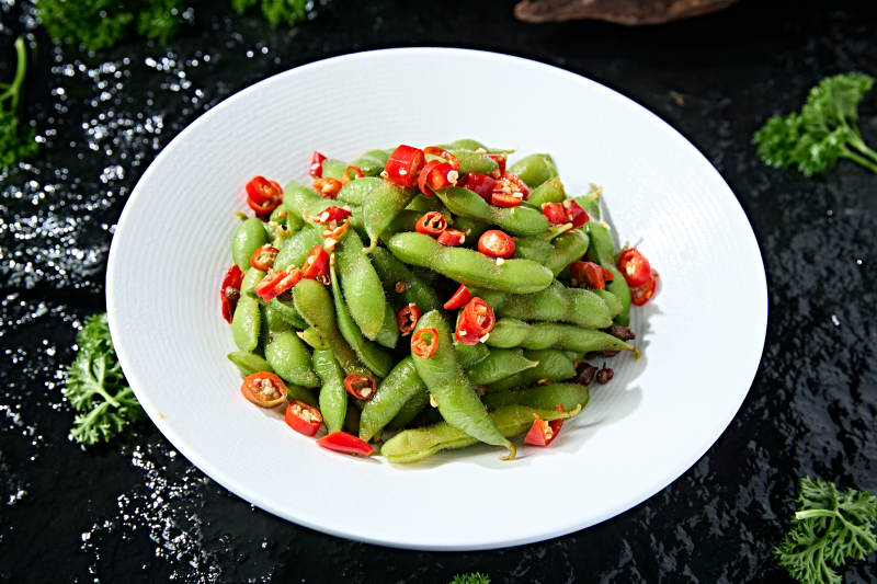 美味佐酒小吃盐水煮毛豆图片