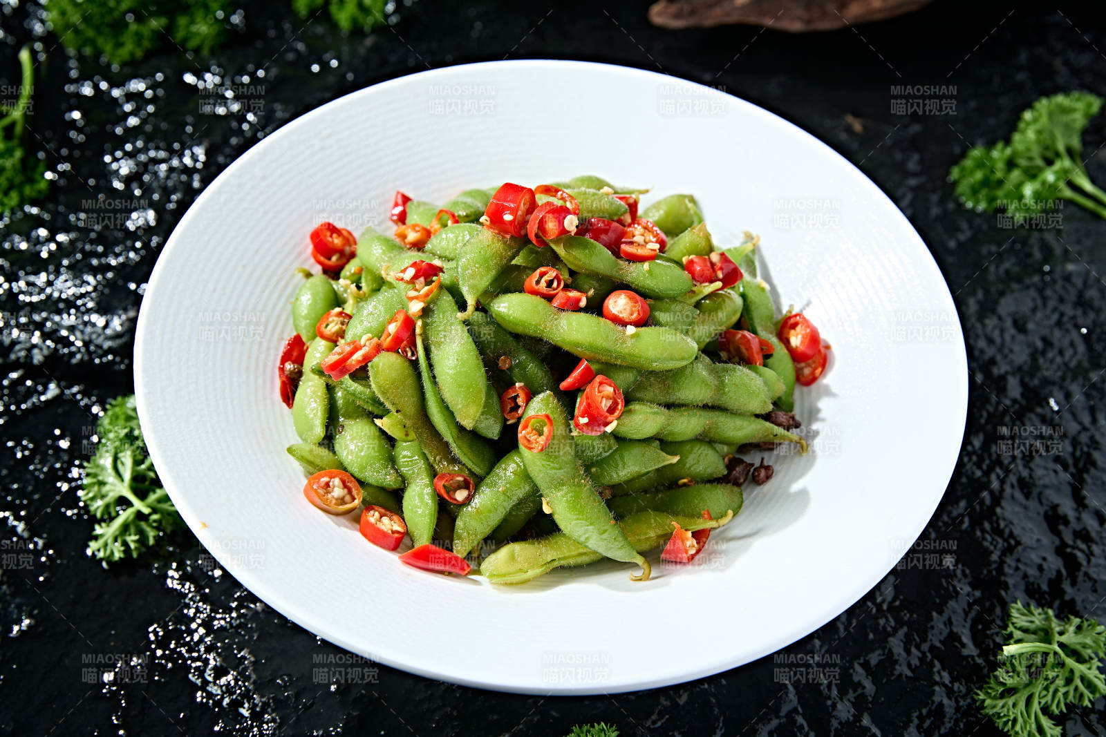 美味佐酒小吃盐水煮毛豆图片