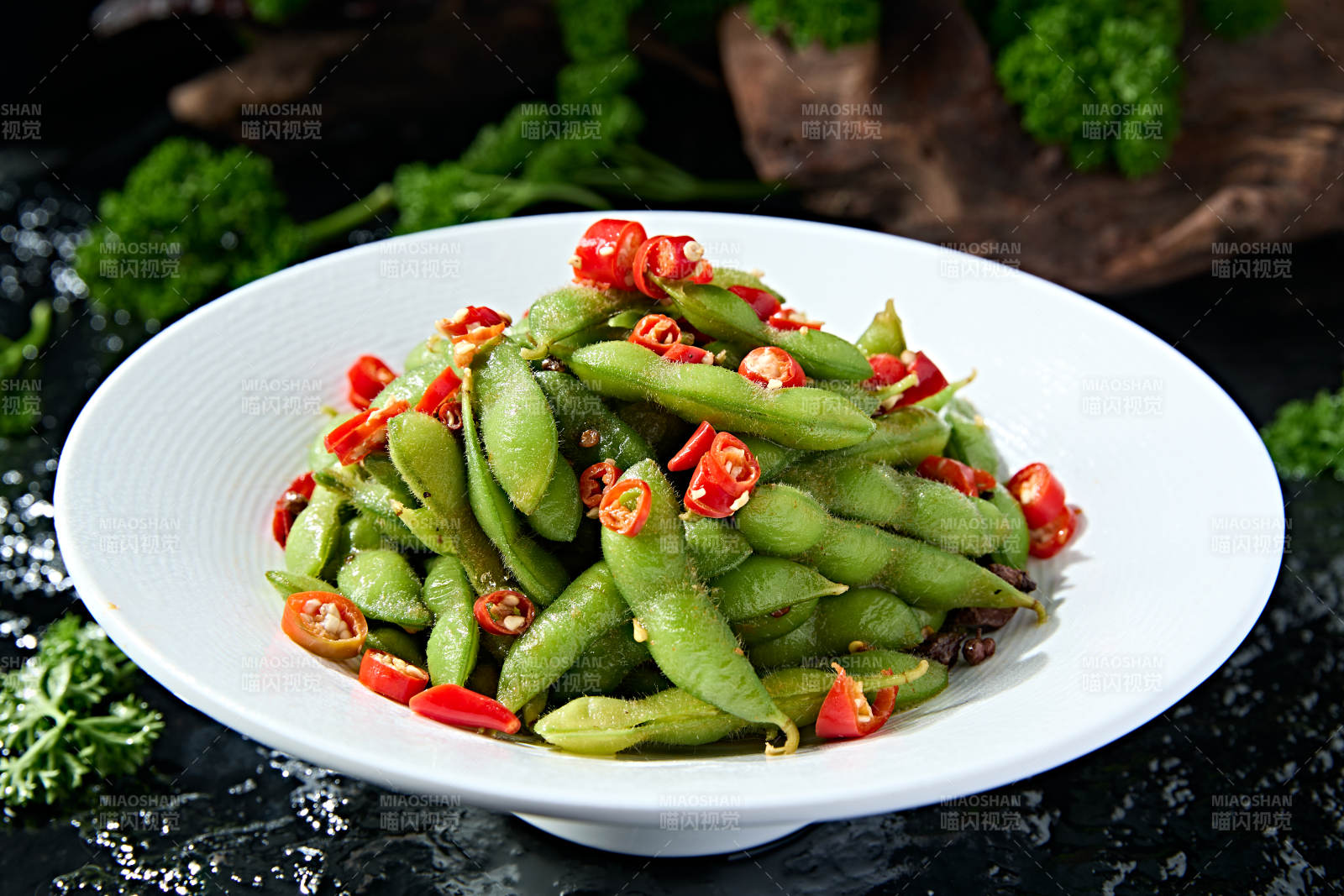 美味佐酒小吃盐水煮毛豆图片