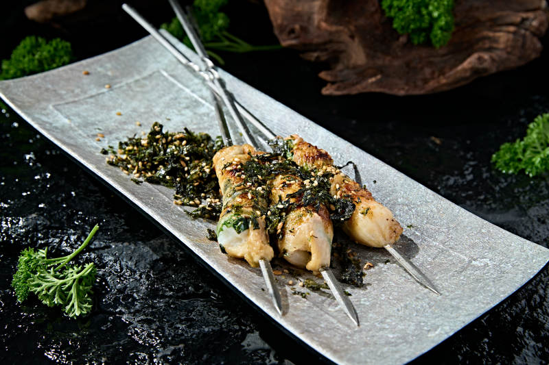 风味炭烤紫苏叶裹大虾图片