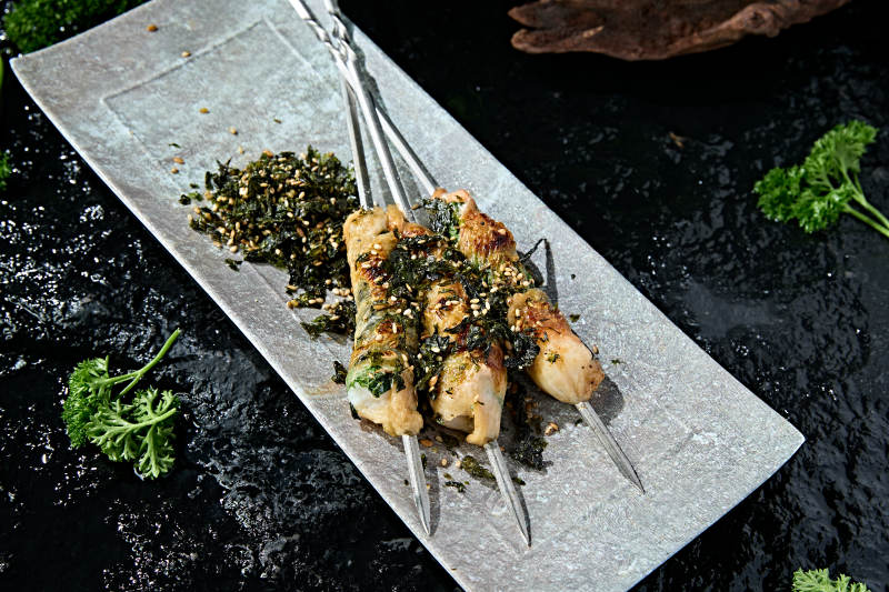 风味炭烤紫苏叶裹大虾图片