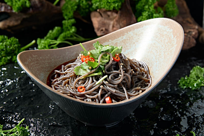 美味精美凉菜小吃酸辣蕨根粉图片