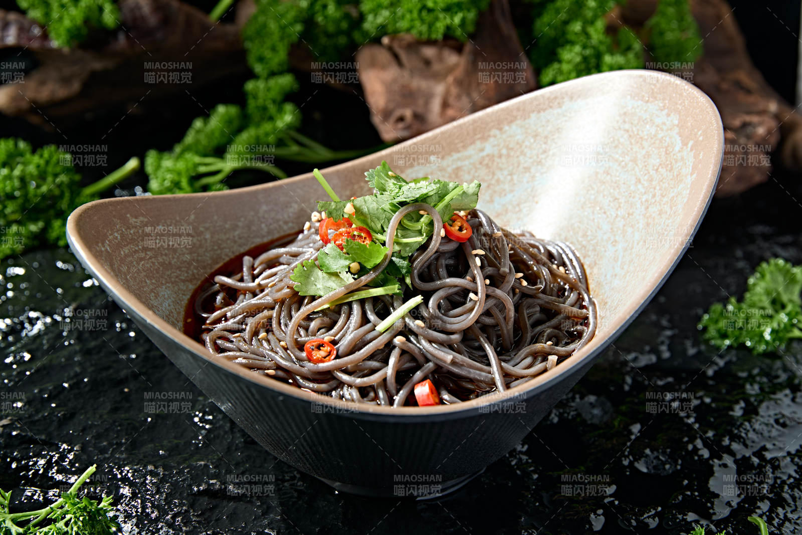 美味精美凉菜小吃酸辣蕨根粉图片