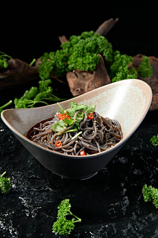 美味精美凉菜小吃酸辣蕨根粉图片