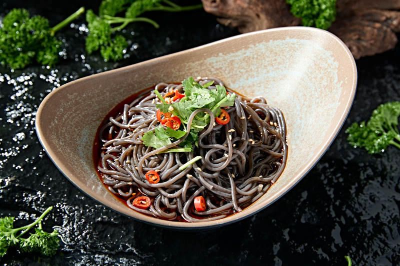 美味精美凉菜小吃酸辣蕨根粉图片