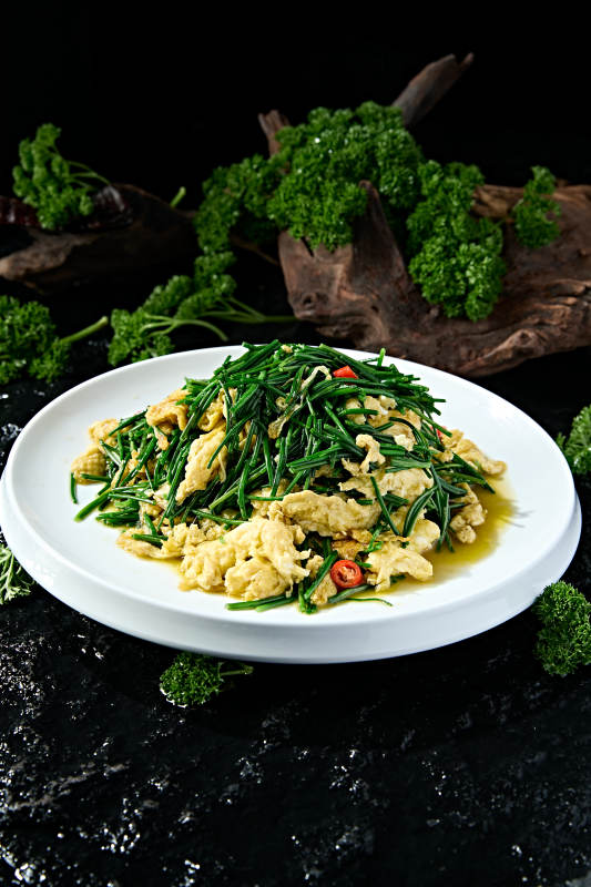 草原风味鲜沙葱米椒炒柴鸡蛋图片