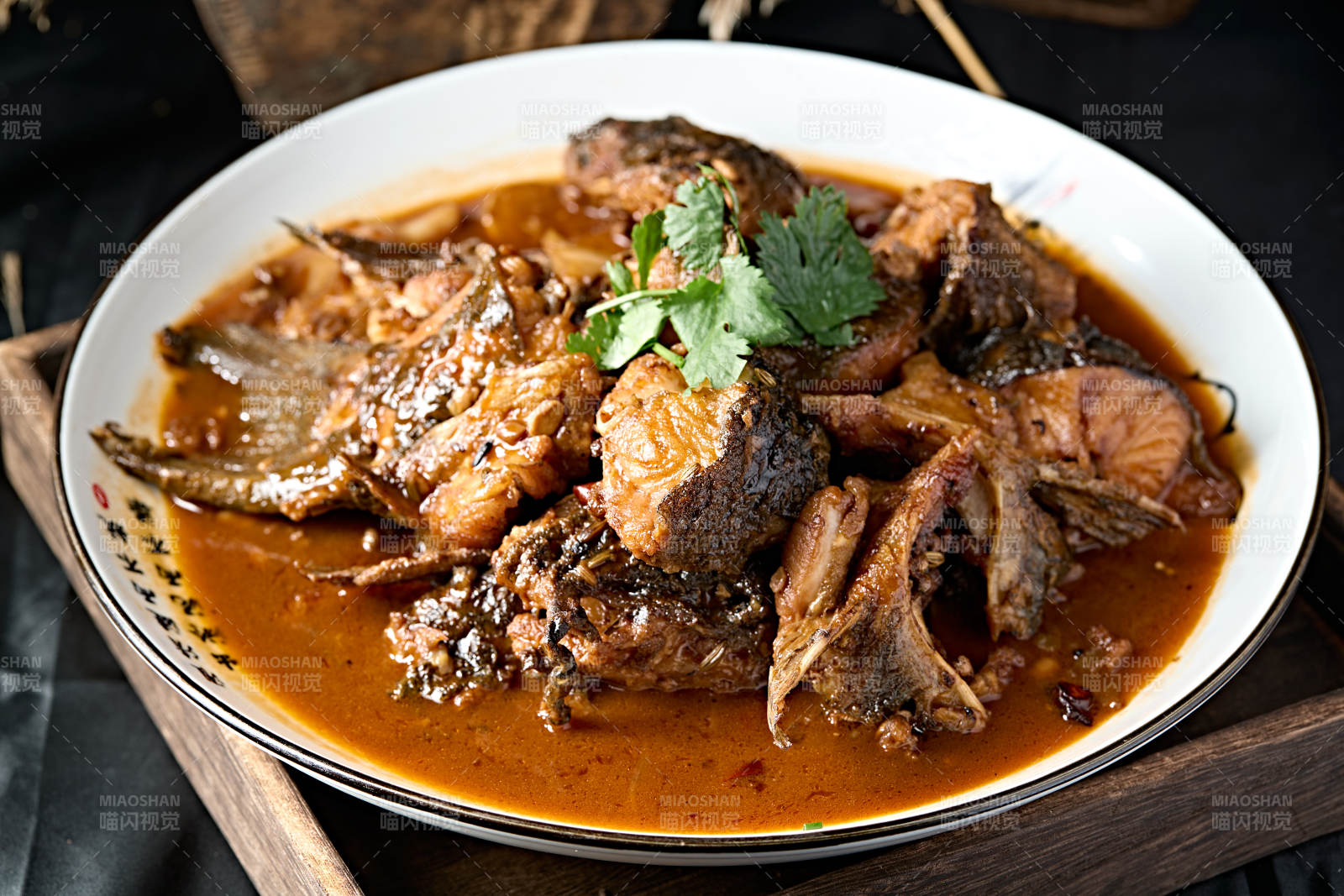 美味红烧蒜香鲶鱼块图片