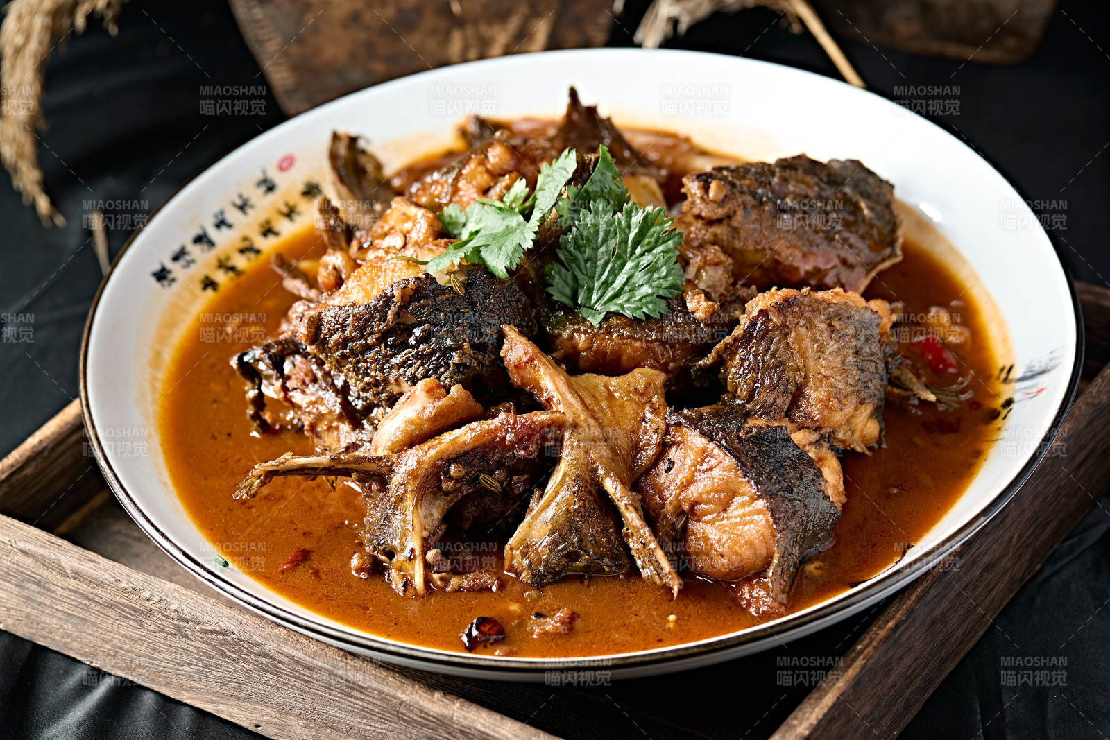 美味红烧蒜香鲶鱼块图片