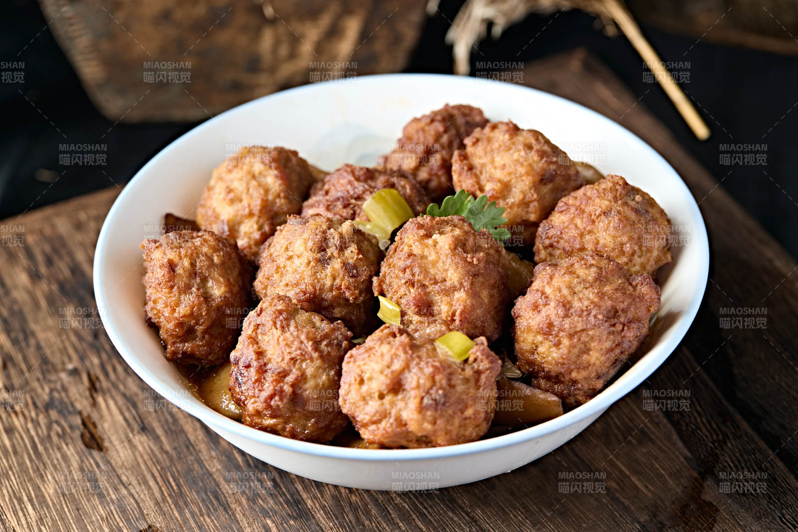 地方特色美食蔚县八大碗菜红烧牛肉丸子图片