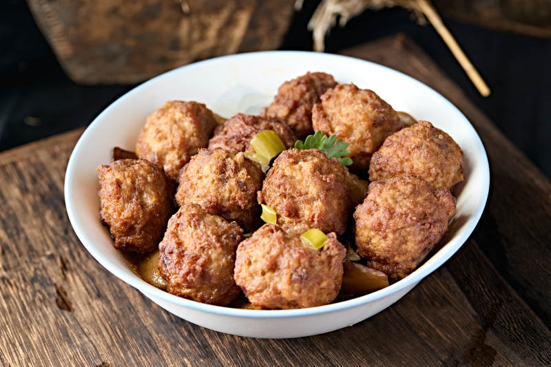 地方特色美食蔚县八大碗菜红烧牛肉丸子图片