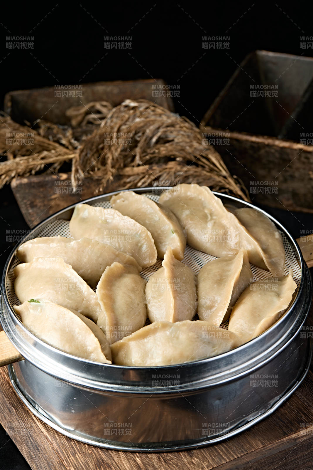 热腾腾的莜面蒸饺图片